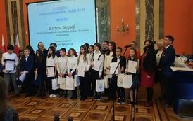 Julia Strojna  w gronie laureat&oacute;w XI Og&oacute;lnopolskiego Dyktanda Niepodległościowego