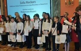 Julia Strojna  w gronie laureat&oacute;w XI Og&oacute;lnopolskiego Dyktanda Niepodległościowego