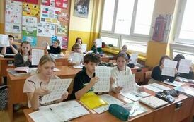 Klasa rozwiązuje zadania matematyczne