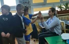 Klasa 3c podczas wr&oacute;żb andrzejkowych