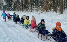 Uczniowie klasy 1 b podczas kuligu