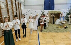 Dzieci grają na fletach