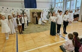 Dziewczynka przemawia