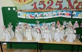 Prezent dla rodzic&oacute;w zrobiony przez dzieci &ndash; aniołki