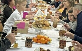 Poczęstunek na stoł&oacute;wce