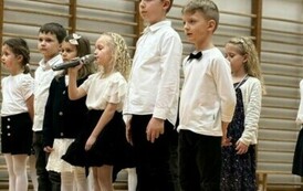 Bartek, Jaś, Ola, Oliwka, Adaś i Lila recytują wiersz