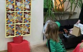 Janek celuje piłką do wrzutki