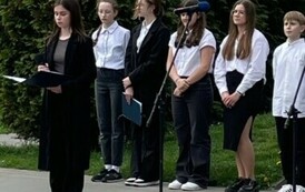 Montaż słowno &ndash; muzyczny przygotowany przez młodzież PSP nr 2 w Staszowie