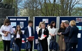 Laureaci konkursu z organizatorami