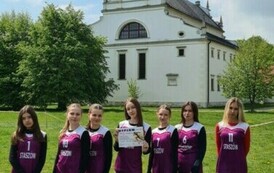 Drużyna dziewcząt z starszych