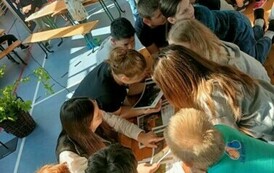 Uczniowie klas I- III podczas zabawy dydaktycznej