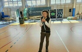 Przedstawicielka Nadleśnictwa Stasz&oacute;w podczas prelekcji