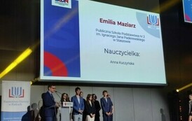 Ekran wyświetlający imię i nazwisko laureatki konkursu z biologii