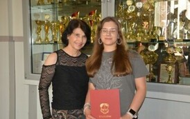 Lena Kałuża &ndash; finalistka konkursu z języka niemieckiego z opiekunem &ndash; panią Marią Kos