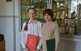 Emilia Maziarz &ndash;laureatka konkursu z biologii z opiekunem - panią Anną Kuczyńską