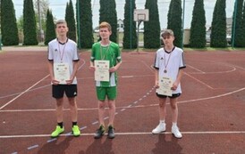 Dekoracja najszybszych chłopc&oacute;w z rocznika 2011-2012
