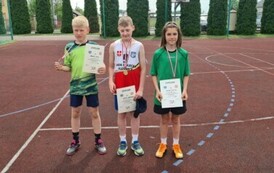 Dekoracja najlepszych zawodnik&oacute;w w skoku w dal z rocznika 2013