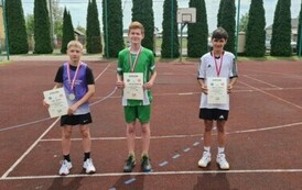 Najlepsza tr&oacute;jka w biegu na 300 m chłopc&oacute;w
