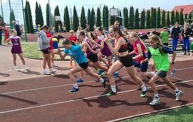Start dziewcząt na dystansie 600 m w kategorii 2011-2012
