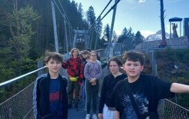Uczniowie na Highline 176