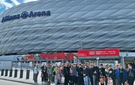 Uczniowie zwiedzają Alianz Arena
