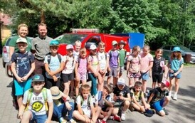 Zdjęcie grupowe z pracownikami nadleśnictwa