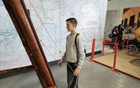 Uczeń w dziale w&oacute;zek