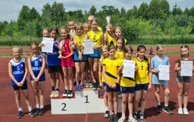 Najlepsze drużyny dziewcząt na podium