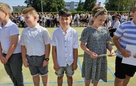 Wyr&oacute;żnieni uczniowie klas 3
