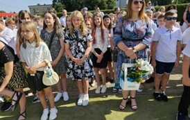 Uczniowie klasy 5 z wychowawczynią