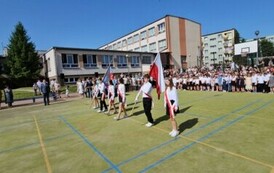Wprowadzenie pocztu sztandarowego i flagowego