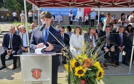 Dyrektor Szkoły dr Dariusz Kubalski podczas przem&oacute;wienia