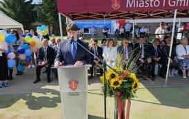 Dyrektor Szkoły dr Dariusz Kubalski podczas przem&oacute;wienia