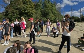 Uczniowie na Wzg&oacute;rzu Trzech Krzyży
