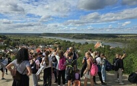 Uczestnicy wycieczki na Wzg&oacute;rzu Trzech Krzyży