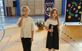 Uczennice zapowiadają występ