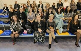 Nauczyciele i rodzice na widowni