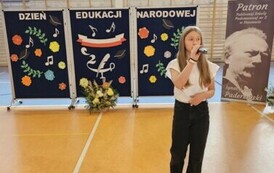 Uczennica śpiewa