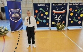 Uczeń śpiewa