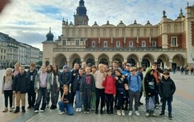 Uczniowie klasy 5b i 6c na krakowskim rynku