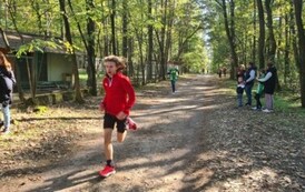 Rywalizacja na trasie biegu w kategorii chłopc&oacute;w klasy 7 &ndash; 8