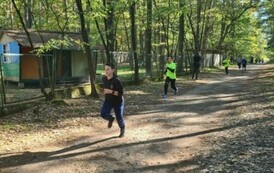 Rywalizacja na trasie biegu w kategorii chłopc&oacute;w klasy 4 &ndash; 6