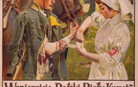 Plakat z hasłem wzywającym do wsparcia Polskiego Białego Krzyża z reprodukcją obrazu Wojciecha Kossaka. Druk ze zbior&oacute;w Muzeum Narodowego w Warszawie