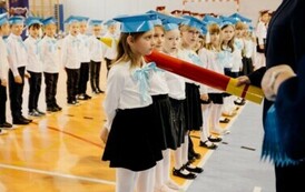 Pasowanie na Pierwszaka przez dyrektora szkoły Pana Dariusza Kubalskiego