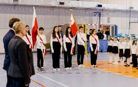 Poczet flagowy i sztandarowy Publicznej Szkoły Podstawowej nr 2 w Staszowie
