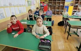 Uczniowie klas młodszych przed egzaminem