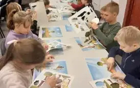 Wykonanie pracy plastycznej uczni&oacute;w klasy 3 b