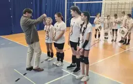 Dyrektor wręcza nagrody