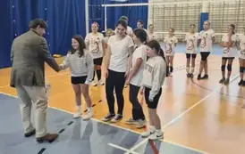 Dyrektor wręcza nagrody