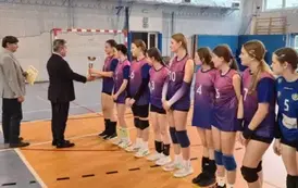 Zesp&oacute;ł z Mielca odbiera nagrody